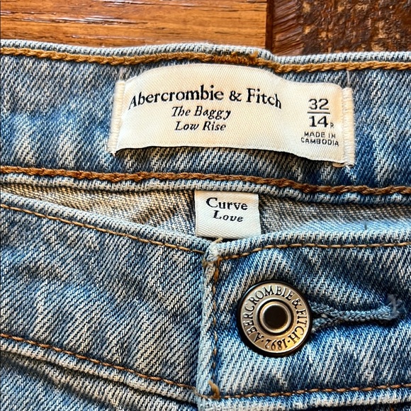 Abercrombie Women's Jeans - Picture 2 of 4